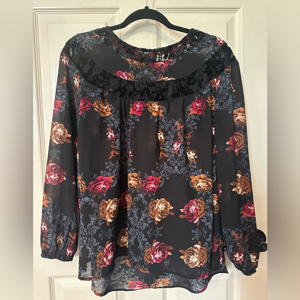 Knox Rose (Target) floral blouse with lace accent. Women’s size  M.